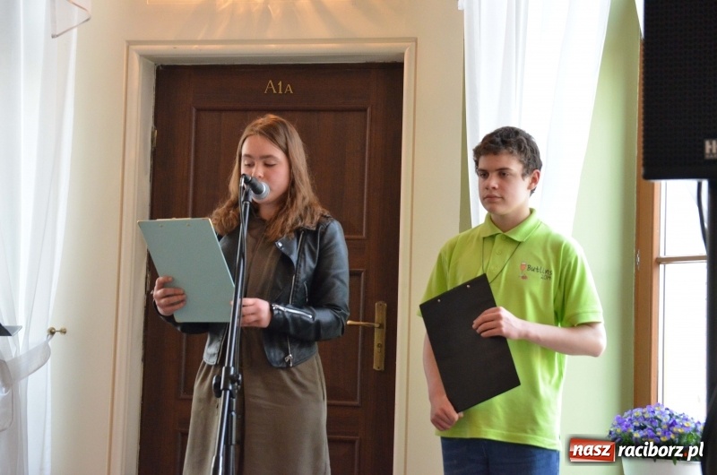 Zdjęcie w galerii na portalu naszraciborz.pl: Wiosenne śpiewanie przy Kossakach [FOTO] wiadomości z regionu