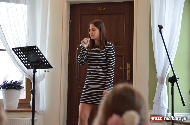 Zdjęcie w galerii na portalu naszraciborz.pl: Wiosenne śpiewanie przy Kossakach [FOTO] wiadomości z regionu