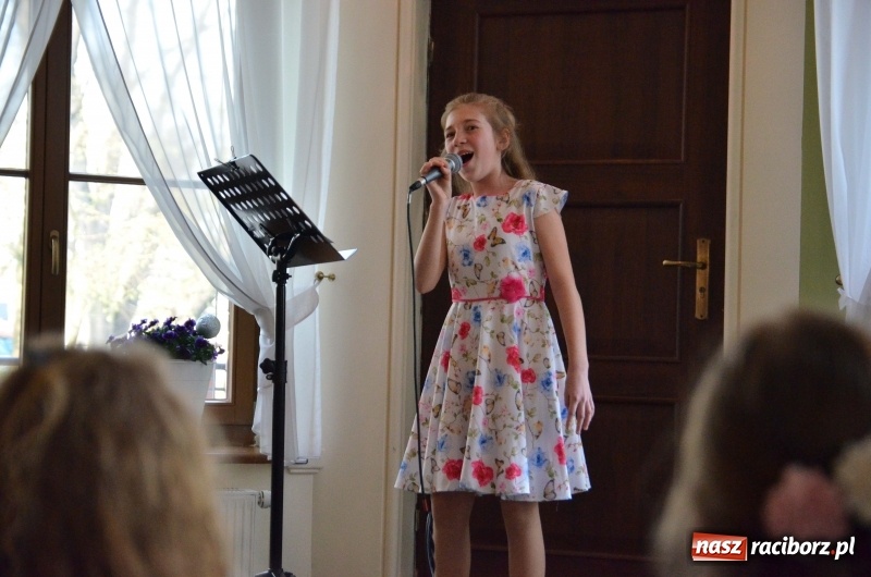 Zdjęcie w galerii na portalu naszraciborz.pl: Wiosenne śpiewanie przy Kossakach [FOTO] wiadomości z regionu