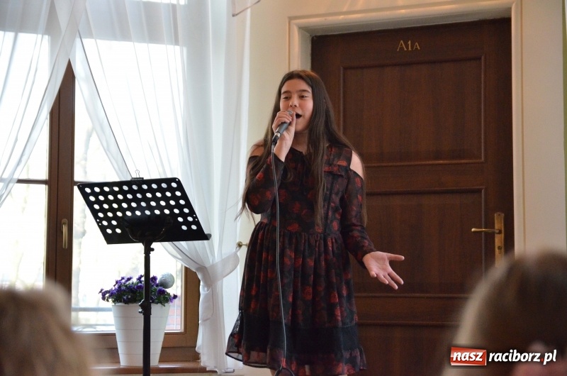 Zdjęcie w galerii na portalu naszraciborz.pl: Wiosenne śpiewanie przy Kossakach [FOTO] wiadomości z regionu