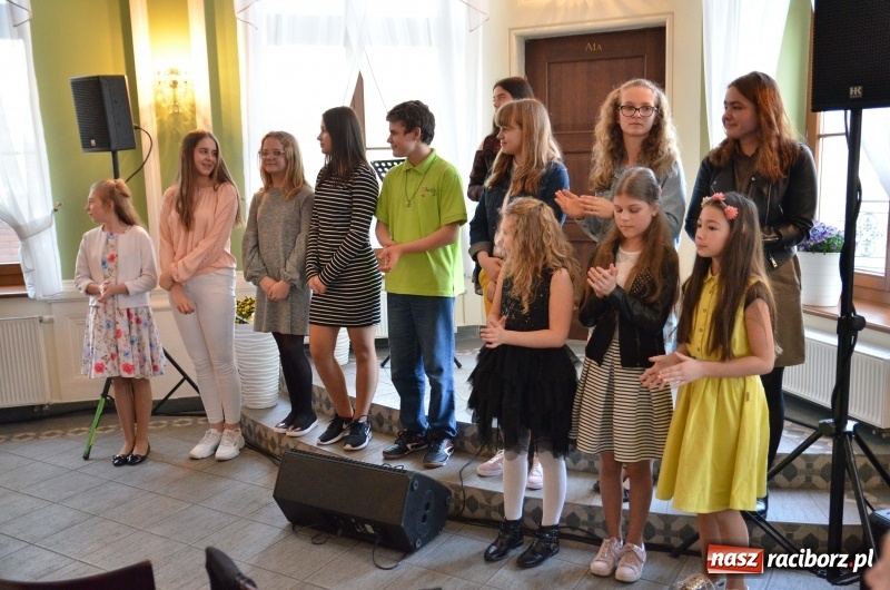 Zdjęcie w galerii na portalu naszraciborz.pl: Wiosenne śpiewanie przy Kossakach [FOTO] wiadomości z regionu