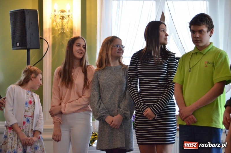 Zdjęcie w galerii na portalu naszraciborz.pl: Wiosenne śpiewanie przy Kossakach [FOTO] wiadomości z regionu