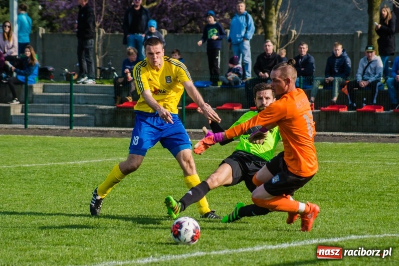Zdjęcie w galerii na portalu naszraciborz.pl: Klasyczny hat-trick Kowalczyka na kuźniańską Stal styka [FOTO] wiadomości z regionu