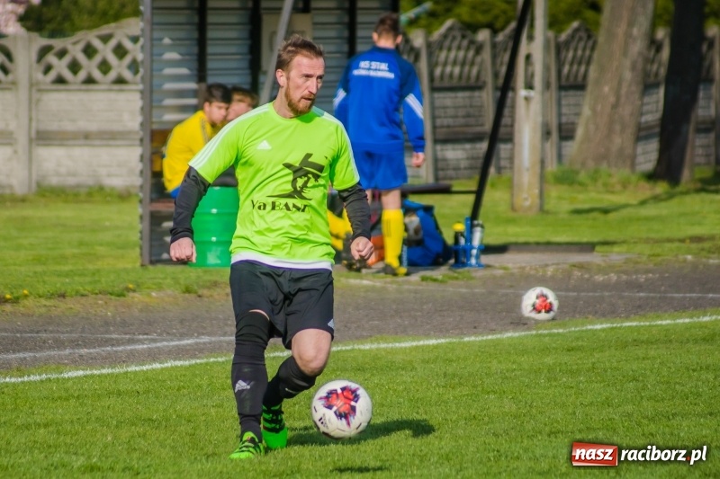 Zdjęcie w galerii na portalu naszraciborz.pl: Klasyczny hat-trick Kowalczyka na kuźniańską Stal styka [FOTO] wiadomości z regionu