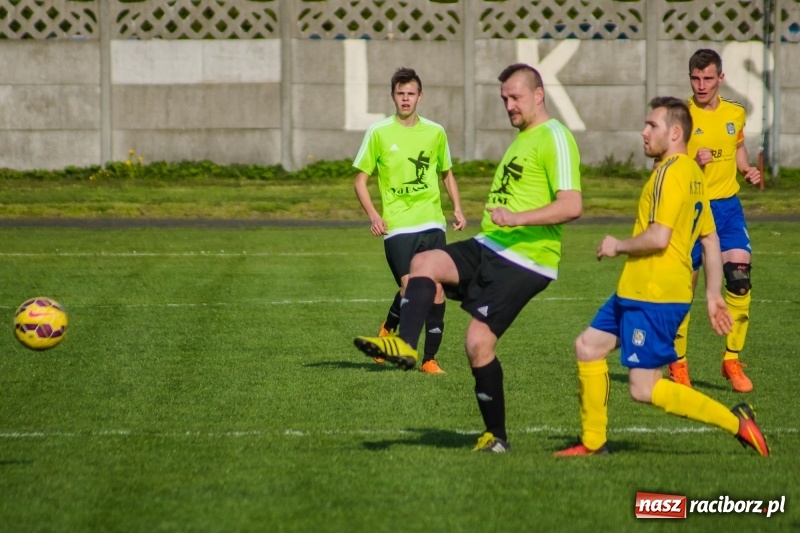 Zdjęcie w galerii na portalu naszraciborz.pl: Klasyczny hat-trick Kowalczyka na kuźniańską Stal styka [FOTO] wiadomości z regionu