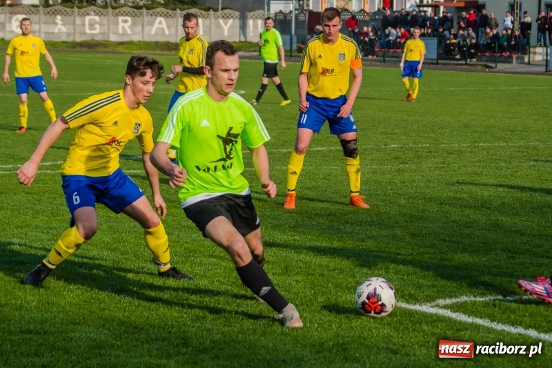 Zdjęcie w galerii na portalu naszraciborz.pl: Klasyczny hat-trick Kowalczyka na kuźniańską Stal styka [FOTO] wiadomości z regionu