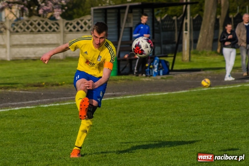 Zdjęcie w galerii na portalu naszraciborz.pl: Klasyczny hat-trick Kowalczyka na kuźniańską Stal styka [FOTO] wiadomości z regionu