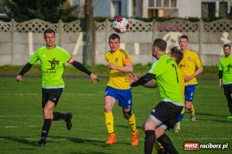 Zdjęcie w galerii na portalu naszraciborz.pl: Klasyczny hat-trick Kowalczyka na kuźniańską Stal styka [FOTO] wiadomości z regionu