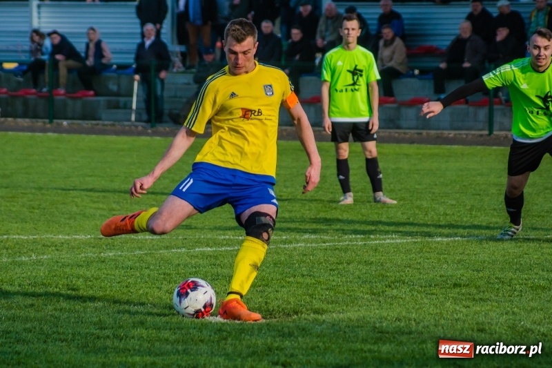 Zdjęcie w galerii na portalu naszraciborz.pl: Klasyczny hat-trick Kowalczyka na kuźniańską Stal styka [FOTO] wiadomości z regionu