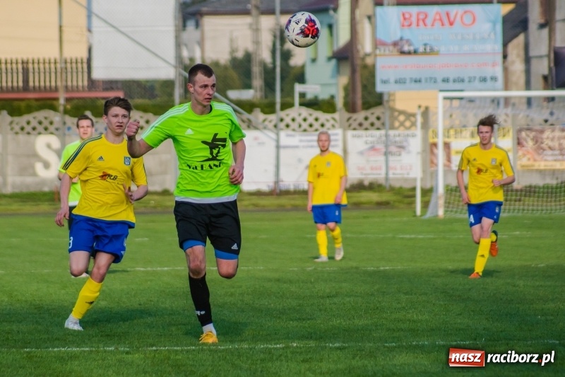 Zdjęcie w galerii na portalu naszraciborz.pl: Klasyczny hat-trick Kowalczyka na kuźniańską Stal styka [FOTO] wiadomości z regionu