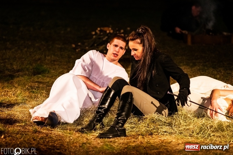 Zdjęcie w galerii na portalu naszraciborz.pl: Spektakl Sen Nocy Letniej w Amfiteatrze Buk w Rudach wiadomości z regionu