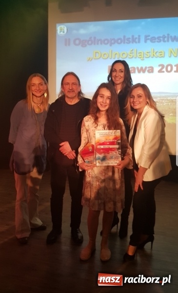 Zdjęcie w galerii na portalu naszraciborz.pl: Maja Kołpacka z wyróżnieniem na festiwalu w Bielawie wiadomości z regionu