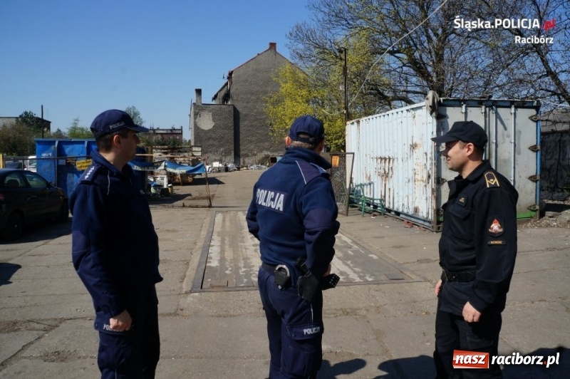 Zdjęcie w galerii na portalu naszraciborz.pl: Policjanci i strażacy wkroczyli do miejsc składowania odpadów [FOTO] wiadomości z regionu