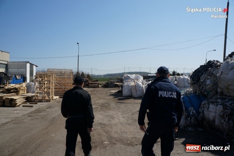 Zdjęcie w galerii na portalu naszraciborz.pl: Policjanci i strażacy wkroczyli do miejsc składowania odpadów [FOTO] wiadomości z regionu