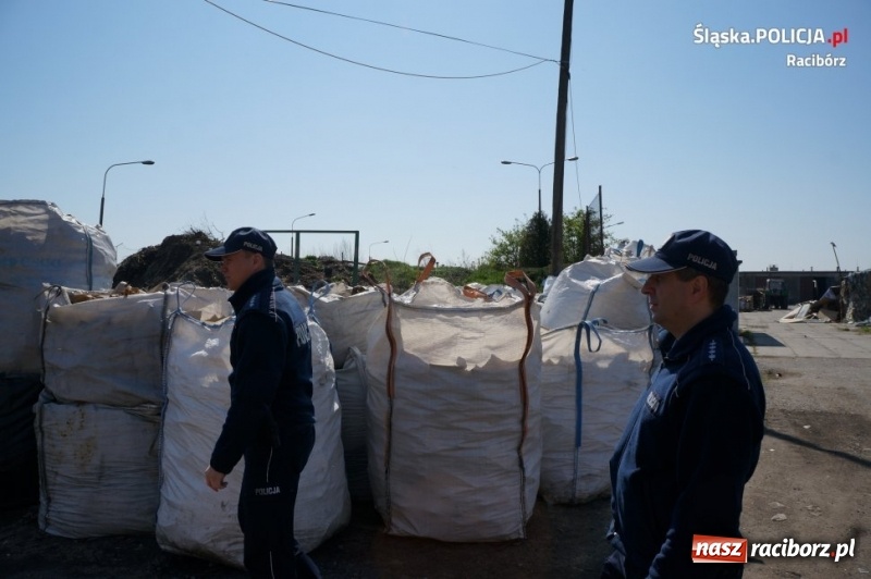 Zdjęcie w galerii na portalu naszraciborz.pl: Policjanci i strażacy wkroczyli do miejsc składowania odpadów [FOTO] wiadomości z regionu