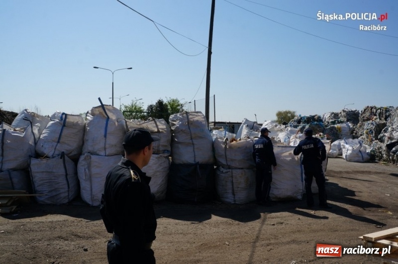 Zdjęcie w galerii na portalu naszraciborz.pl: Policjanci i strażacy wkroczyli do miejsc składowania odpadów [FOTO] wiadomości z regionu