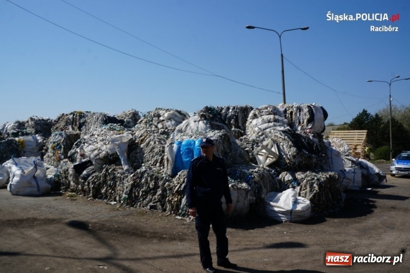 Zdjęcie w galerii na portalu naszraciborz.pl: Policjanci i strażacy wkroczyli do miejsc składowania odpadów [FOTO] wiadomości z regionu