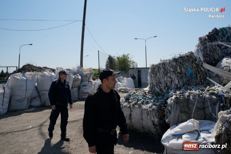 Zdjęcie w galerii na portalu naszraciborz.pl: Policjanci i strażacy wkroczyli do miejsc składowania odpadów [FOTO] wiadomości z regionu