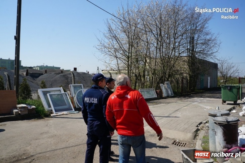 Zdjęcie w galerii na portalu naszraciborz.pl: Policjanci i strażacy wkroczyli do miejsc składowania odpadów [FOTO] wiadomości z regionu
