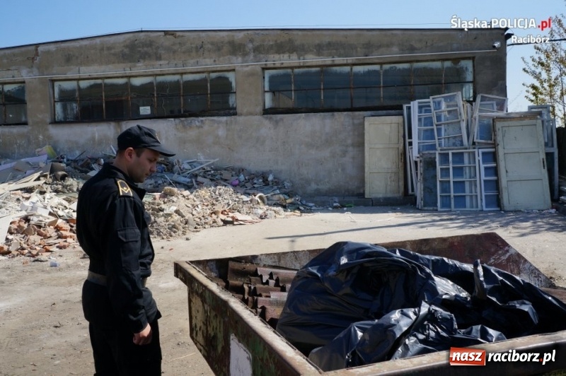 Zdjęcie w galerii na portalu naszraciborz.pl: Policjanci i strażacy wkroczyli do miejsc składowania odpadów [FOTO] wiadomości z regionu