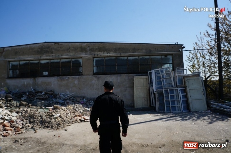 Zdjęcie w galerii na portalu naszraciborz.pl: Policjanci i strażacy wkroczyli do miejsc składowania odpadów [FOTO] wiadomości z regionu