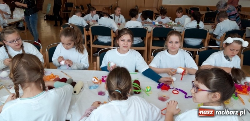 Zdjęcie w galerii na portalu naszraciborz.pl: Czeskie tradycje wielkanocne w wykonaniu raciborskich dzieci  wiadomości z regionu