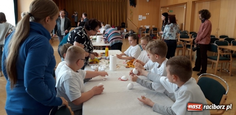 Zdjęcie w galerii na portalu naszraciborz.pl: Czeskie tradycje wielkanocne w wykonaniu raciborskich dzieci  wiadomości z regionu
