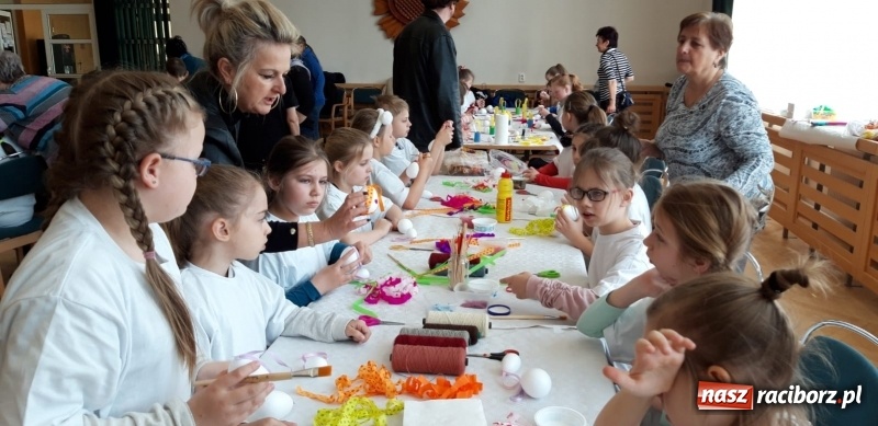 Zdjęcie w galerii na portalu naszraciborz.pl: Czeskie tradycje wielkanocne w wykonaniu raciborskich dzieci  wiadomości z regionu