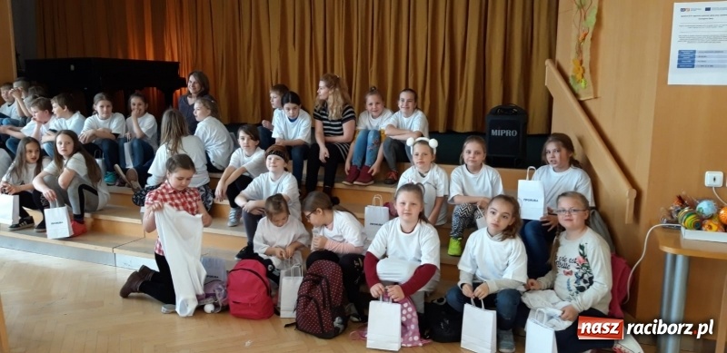 Zdjęcie w galerii na portalu naszraciborz.pl: Czeskie tradycje wielkanocne w wykonaniu raciborskich dzieci  wiadomości z regionu