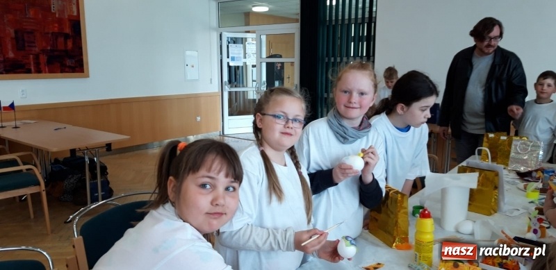 Zdjęcie w galerii na portalu naszraciborz.pl: Czeskie tradycje wielkanocne w wykonaniu raciborskich dzieci  wiadomości z regionu