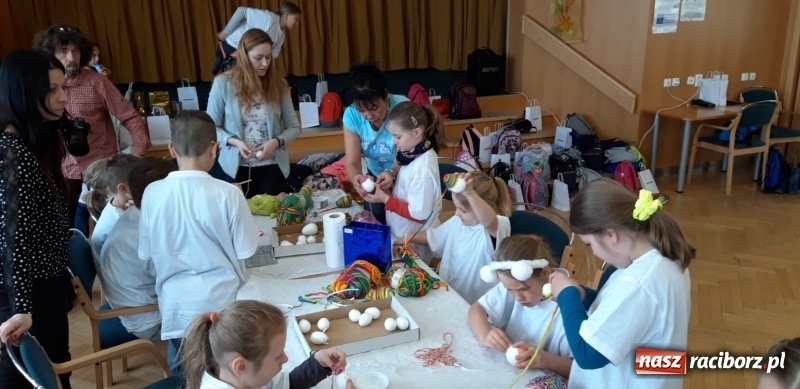 Zdjęcie w galerii na portalu naszraciborz.pl: Czeskie tradycje wielkanocne w wykonaniu raciborskich dzieci  wiadomości z regionu