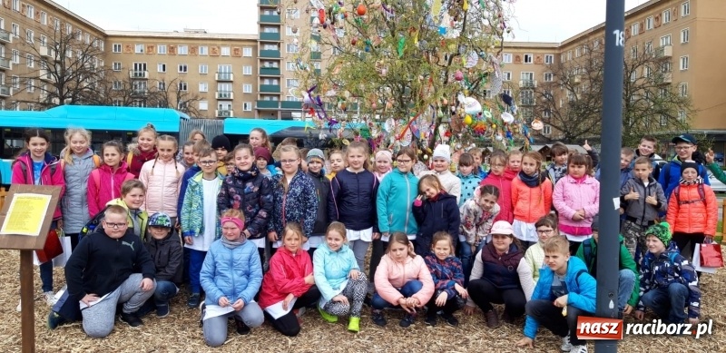 Zdjęcie w galerii na portalu naszraciborz.pl: Czeskie tradycje wielkanocne w wykonaniu raciborskich dzieci  wiadomości z regionu