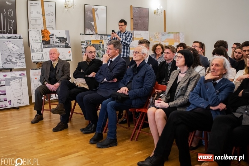 Zdjęcie w galerii na portalu naszraciborz.pl: Absolwenci raciborskiej architektury odebrali dyplomy  wiadomości z regionu