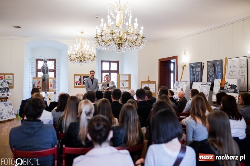 Zdjęcie w galerii na portalu naszraciborz.pl: Absolwenci raciborskiej architektury odebrali dyplomy  wiadomości z regionu