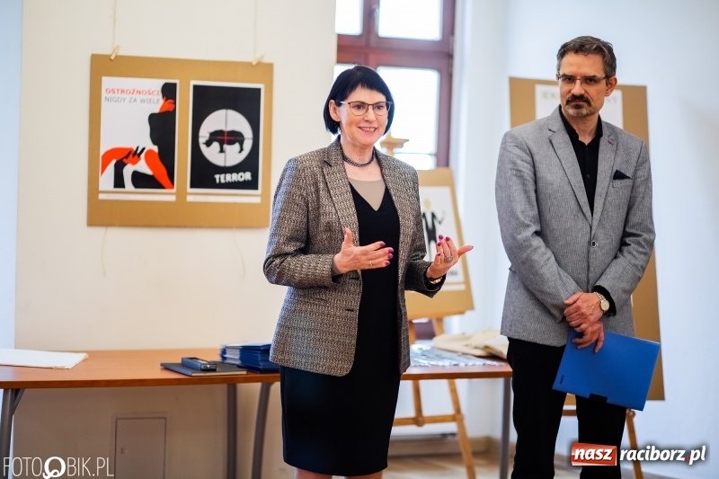 Zdjęcie w galerii na portalu naszraciborz.pl: Absolwenci raciborskiej architektury odebrali dyplomy  wiadomości z regionu