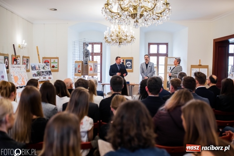 Zdjęcie w galerii na portalu naszraciborz.pl: Absolwenci raciborskiej architektury odebrali dyplomy  wiadomości z regionu