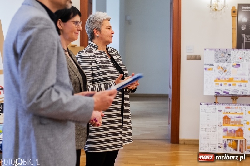 Zdjęcie w galerii na portalu naszraciborz.pl: Absolwenci raciborskiej architektury odebrali dyplomy  wiadomości z regionu