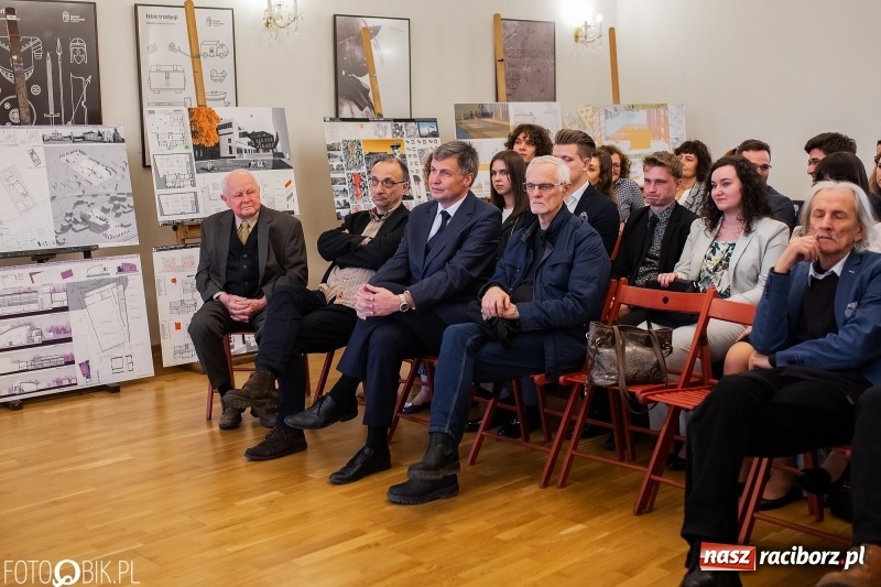 Zdjęcie w galerii na portalu naszraciborz.pl: Absolwenci raciborskiej architektury odebrali dyplomy  wiadomości z regionu