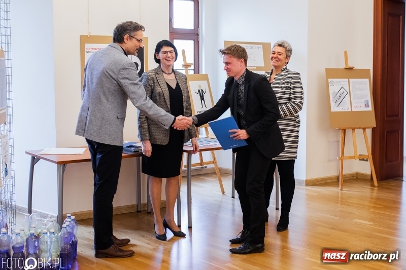 Zdjęcie w galerii na portalu naszraciborz.pl: Absolwenci raciborskiej architektury odebrali dyplomy  wiadomości z regionu