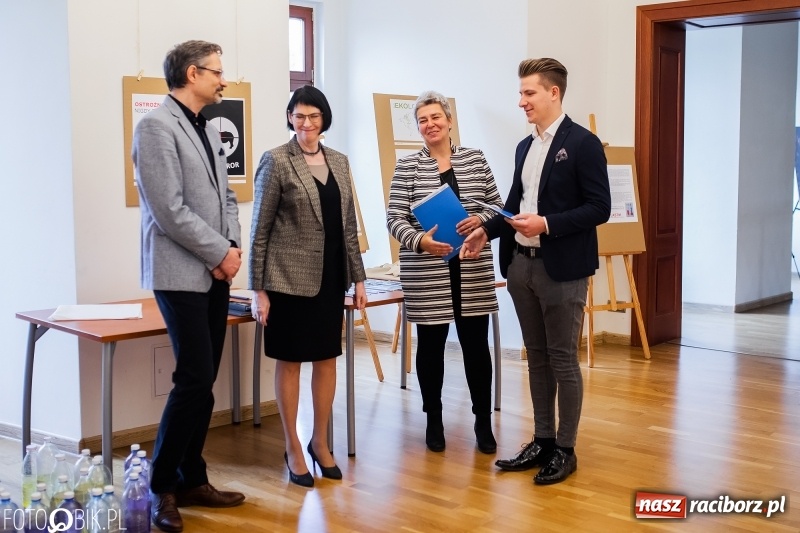 Zdjęcie w galerii na portalu naszraciborz.pl: Absolwenci raciborskiej architektury odebrali dyplomy  wiadomości z regionu