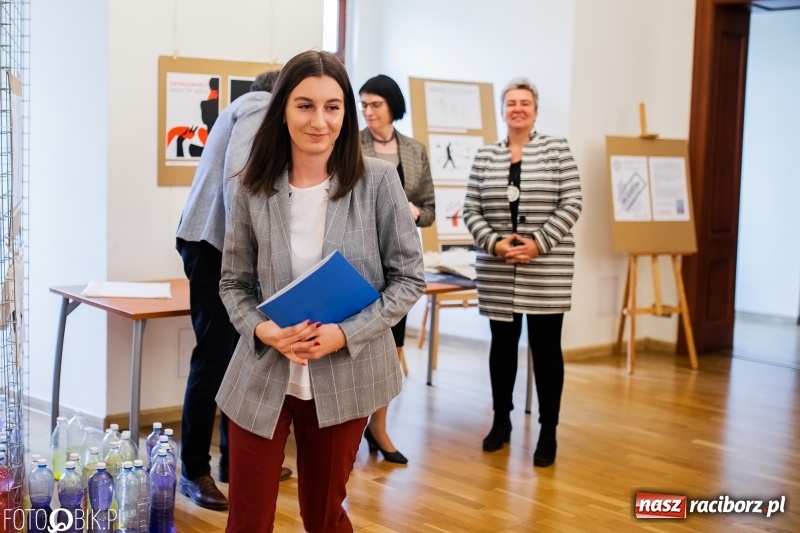 Zdjęcie w galerii na portalu naszraciborz.pl: Absolwenci raciborskiej architektury odebrali dyplomy  wiadomości z regionu