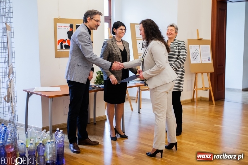 Zdjęcie w galerii na portalu naszraciborz.pl: Absolwenci raciborskiej architektury odebrali dyplomy  wiadomości z regionu