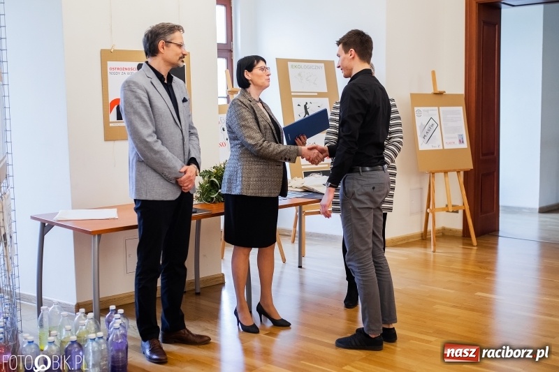 Zdjęcie w galerii na portalu naszraciborz.pl: Absolwenci raciborskiej architektury odebrali dyplomy  wiadomości z regionu