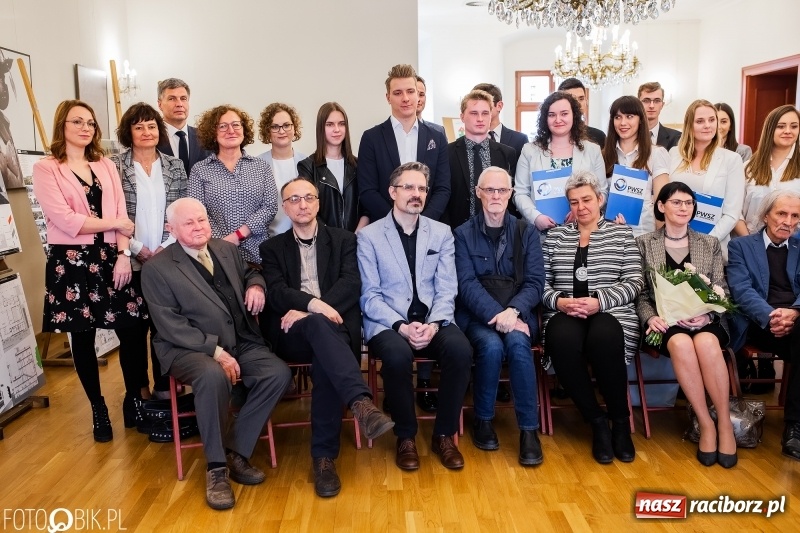 Zdjęcie w galerii na portalu naszraciborz.pl: Absolwenci raciborskiej architektury odebrali dyplomy  wiadomości z regionu