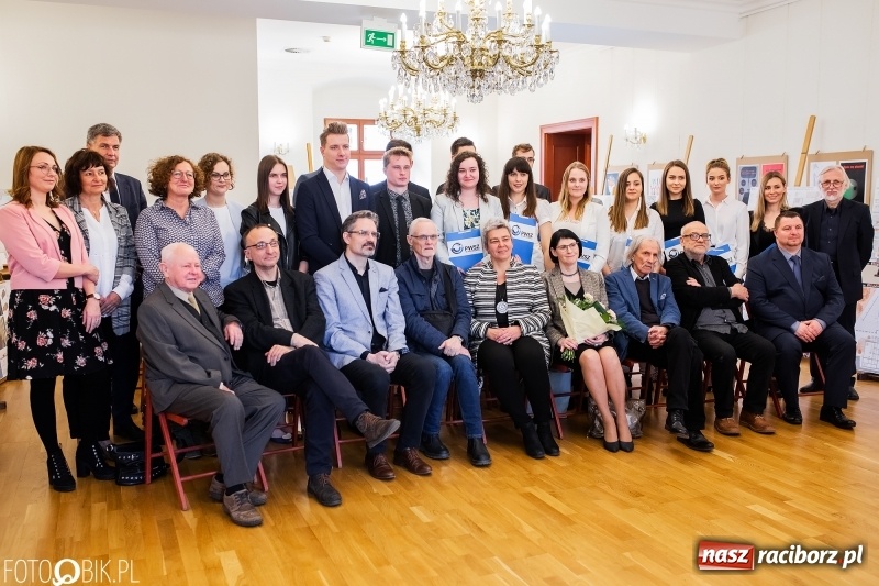 Zdjęcie w galerii na portalu naszraciborz.pl: Absolwenci raciborskiej architektury odebrali dyplomy  wiadomości z regionu