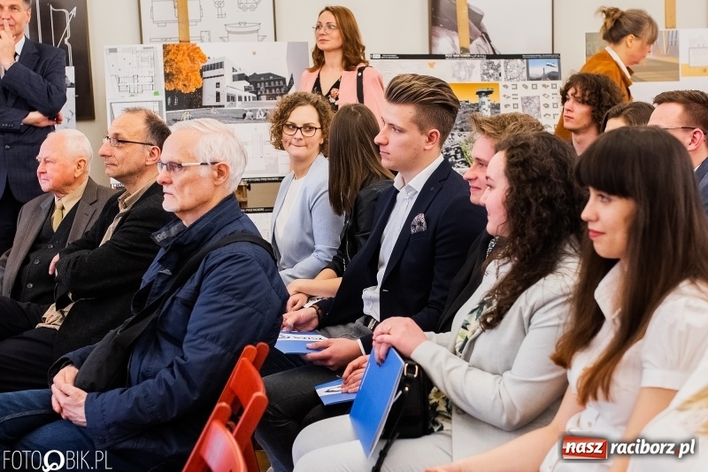 Zdjęcie w galerii na portalu naszraciborz.pl: Absolwenci raciborskiej architektury odebrali dyplomy  wiadomości z regionu