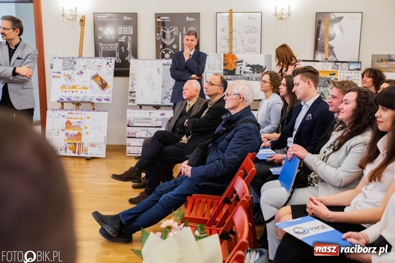 Zdjęcie w galerii na portalu naszraciborz.pl: Absolwenci raciborskiej architektury odebrali dyplomy  wiadomości z regionu