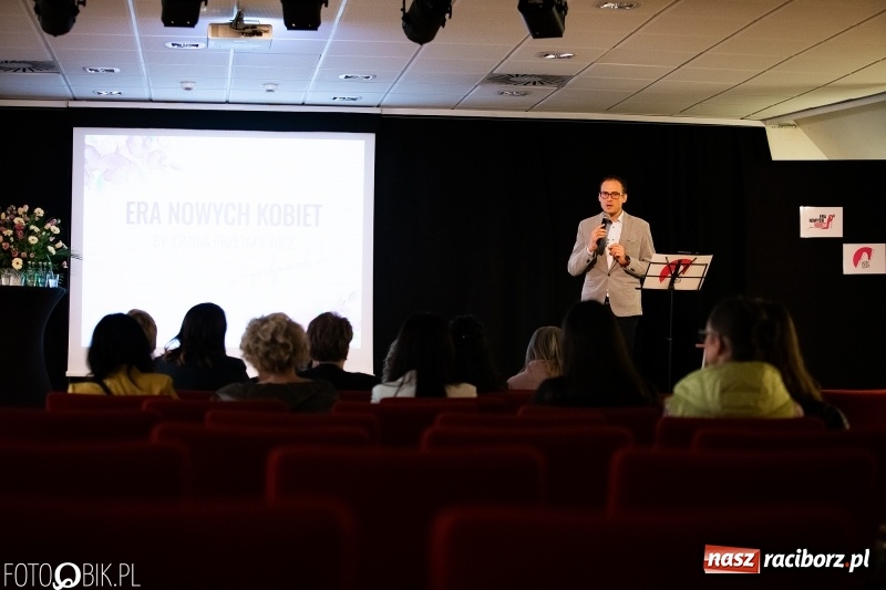 Zdjęcie w galerii na portalu naszraciborz.pl: Przebudzenie vol. 2. Era Nowych Kobiet na Zamku Piastowskim wiadomości z regionu