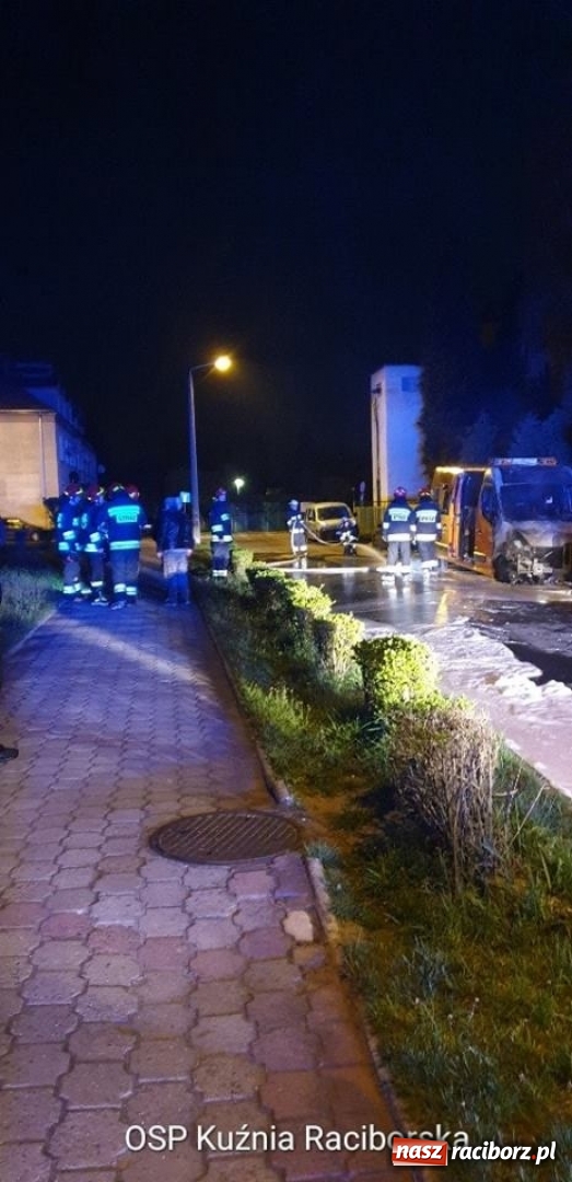 Zdjęcie w galerii na portalu naszraciborz.pl: Kolejny pożar samochodu w Kuźni Raciborskiej. To prawdopodobnie podpalenie wiadomości z regionu