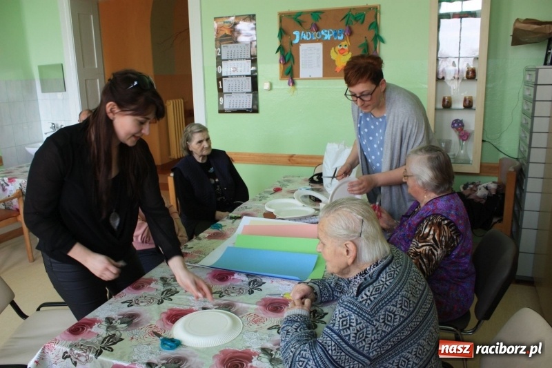 Zdjęcie w galerii na portalu naszraciborz.pl: Krzanowicki MOK organizuje czas wolny pacjentom wiadomości z regionu